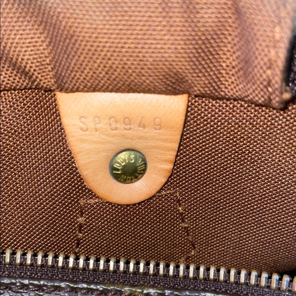 Louis Vuitton Monogram Speedy 30 - Picture 4 of 11